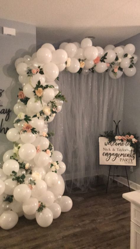 Baloon Decorations Engagement, Engagement Decor With Balloons, Engagement Party Balloons Arch, Ballon Arch Quinceanera, Engagement Decorations Balloons, Ballon Arch With Fairy Lights, Bridal Party Balloon Arch, Balloon Decorations For Engagement, Diy Wedding Balloon Arch