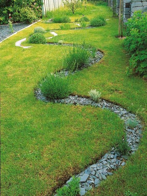 38 Striking Rain Garden Landscaping Ideas - 256 Office Landscaping, Pnw Design, Stone Mulch, Garden Landscaping Design, Garden Landscaping Design Ideas, Outdoor Architecture, Long Planter, Yard Drainage, Curved Bed