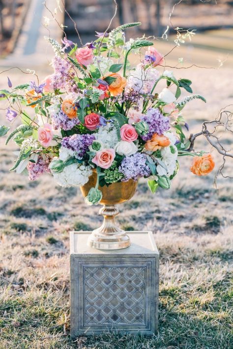 Wedding Church Flowers, Alter Flowers, Urn Arrangements, Wedding Arbors, Fleur Orange, Eclectic Wedding, Wedding Church, Purple Wedding Flowers, Church Flowers