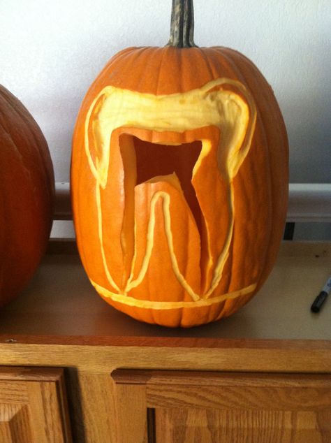 Tooth pumpkin Dentist Pumpkin Carving, Dental Pumpkin Painting Ideas, Dentist Pumpkin Ideas, Dental Office Pumpkin Ideas, Dental Pumpkin Carving Ideas, Dental Pumpkin Ideas, Dental Halloween Ideas, Pumkin Carving Dental, Awesome Pumpkin Carvings