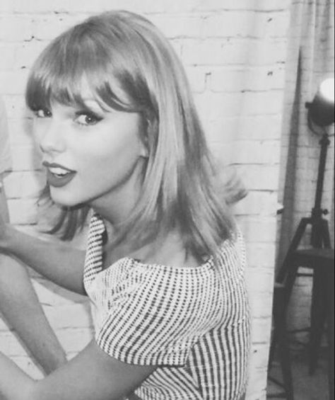 Taylor Swift Pink, Fangirl, Taylor Swift, Swift, A Woman, Black And White, Hair, Pink, White