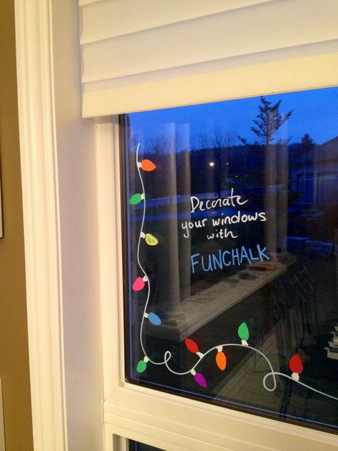 Simple Window Christmas Decor, Christmas Mirror Art, Christmas Window Painting Colorful, Easy Window Painting Ideas Christmas, Christmas Window Art Ideas Diy, Christmas Mirror Painting, Christmas Window Art Ideas Easy, Paintings On Windows, Drawing On Windows Christmas