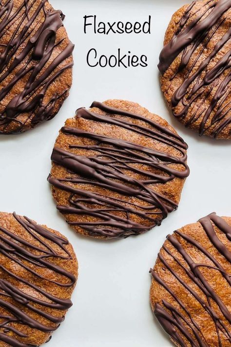 These flaxseed cookies are delicious and easy to make. They’re vegan and sweetened with dates. Flaxseed Cookies Recipe, Flaxseed Cookies, Flaxseed Recipes, Metabolism Reset, Nutritious Desserts, Reset Diet, Flaxseed Meal, Date Cookies, Wfpb Recipes