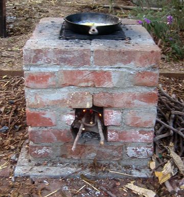 Build your own awesome backyard "rocket stove", which cooks food using only twigs and debris for fuel Build A Rocket, Diy Rocket Stove, Diy Rocket, Outdoor Stove, Rocket Stove, Outdoor Oven, Brick Oven, Rocket Stoves, Mask Diy