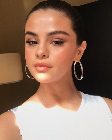 Maquillaje Selena Gomez, Quinceanera Makeup, Selena Selena, Selena Gomez Makeup, Natural Summer Makeup, Natural Prom Makeup, Mekap Mata, Ideas De Maquillaje Natural, Makeup Tip