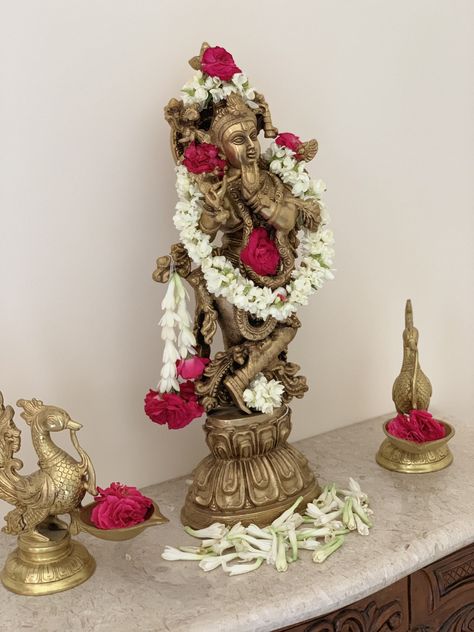 Krishna Idols At Home, Indian Apartment Decor, Hindu Iconography, Krishna Jayanthi, Bike Names, Pooja Decor, Home Flower Decor, Janmashtami Decoration, Diwali Decorations At Home