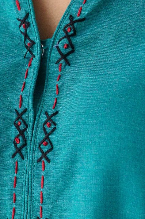 Yoke Embroidery, Simple Hand Embroidery Patterns, Embroidered Kurti, Neck Designs For Suits, Simple Embroidery Designs, Diy Embroidery Designs, Hand Embroidery Videos, Blouse Drafting Patterns, Diy Blouse Pattern