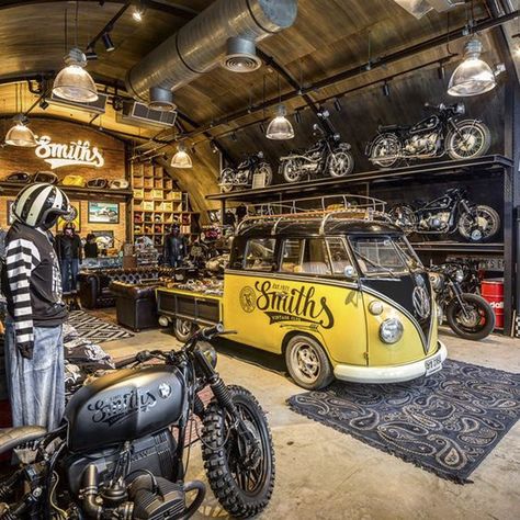 Industrial Garage, Haircut Selfie, Photo Hijab, Man Garage, Garage Design Interior, Garage Loft, Cool Garages, Garage Bike, Combi Volkswagen