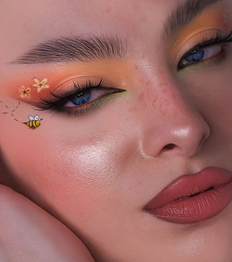 ColourPop Cosmetics on Instagram: “Cute as can bee 🐝🐝 Wearing the Disney Winnie the Pooh Collection launching TOMORROW!!! 💛 - Are your alarms set for 4/21 at 10am PT…” Bee Eye Makeup, Pooh Makeup, Colourpop Collection, Spring Eyeshadow, Winnie The Pooh Costume, Bee Makeup, Winnie The Pooh Halloween, Sweet As Can Bee, Holloween Makeup