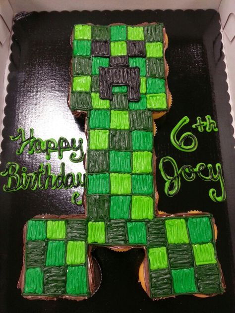 Minecraft Creeper cupcake cake Minecraft Cupcake Pullapart, Minecraft Creeper Cupcake Cake, Creeper Cupcake Cake, Minecraft Pull Apart Cupcake Cake, Minecraft Cupcakes Ideas, Minecraft Cupcake Cake, Creeper Cupcakes, Minecraft Creeper Cake, Minecraft Cupcake