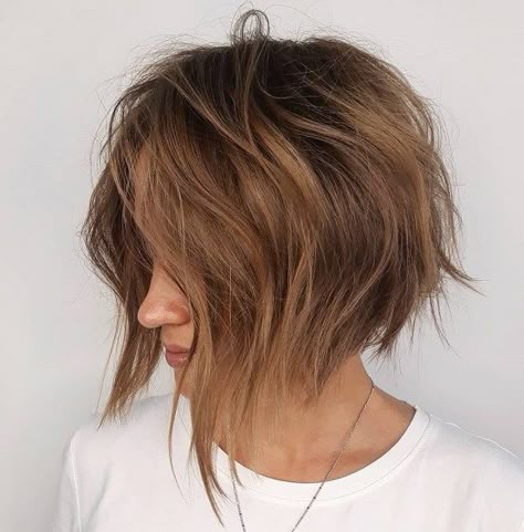 Shaggy Angled Bob with Wavy Layers Messy Bobs, Wavy Inverted Bob, Wavy Angled Bob, Graduated Bob Hairstyles, Graduated Bob Haircuts, Line Bob Haircut, Graduated Bob, Ombre Bob, Wavy Bob Haircuts