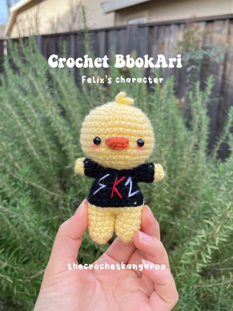 I made Straykids SKZOO characters! BbokAri is Felix’s character :) Crochet Keychain Packaging, Skzoo Crochet, Skzoo Bbokari, Skzoo Characters, Character Crochet, Fun Crochet, Crochet Keychain, Diy Crochet Projects, Crochet For Kids