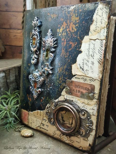 Steampunk Mixed Media Art, Art Altéré, Steampunk Mixed Media, Steampunk Crafts, Art Journal Cover, Mixed Media Art Canvas, Mixed Media Crafts, Altered Book Art, Mixed Media Journal