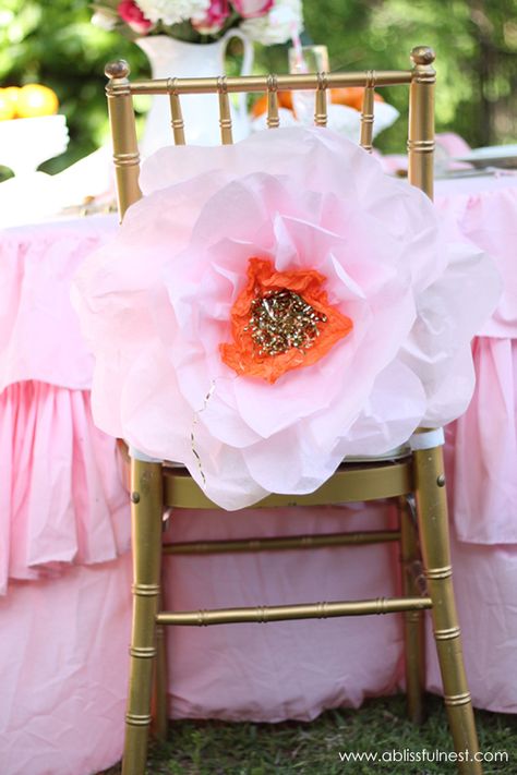 Rebekah shares how to make oversized tissue paper flowers that are so simple and easy to add a wow factor to your next party! Paper Flower Backdrop Diy, Tissue Paper Flowers Diy, Paper Decorations Diy, Tissue Flowers, Folding Origami, Paper Flower Backdrop, Tissue Paper Flowers, Giant Paper Flowers, Giant Flowers