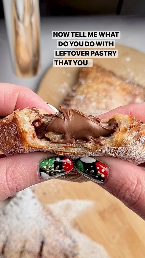 Becky Excell, Puff Pastry Christmas Tree, Pastry Christmas Tree, Nutella Christmas, Easy Puff Pastry Desserts, Puff Pastry Christmas, Nutella Puff Pastry, Air Fryer Recipes Snacks, Easy Biscuit Recipe