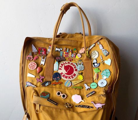 Every pin on my backpack!! The image tagging feature was getting too clumsy, so here’s a list of all of the pins currently on my backpack:… Yellow Kanken, Backpack With Pins, Mochila Fjallraven Kanken, Mochila Jansport, Mochila Kanken, Fjall Raven, Fjällräven Kånken, My Backpack, Aesthetic Backpack