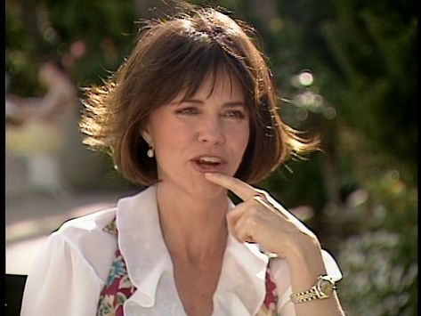 Sally Field Sally Field Hair, Sally Field Hairstyles, Sally Fields, Hairstyle Reference, Bobbed Hair, Mrs Doubtfire, Chris Columbus, Field Wallpaper, Sally Field