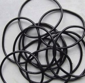 Black rubber bracelets, a ton of them on each wrist Bracelets Outfit, Jelly Bracelets, Bracelets Black, Rubber Bracelets, Opposites Attract, Evil Spirits, Wristbands, Early 2000s, Black Rubber