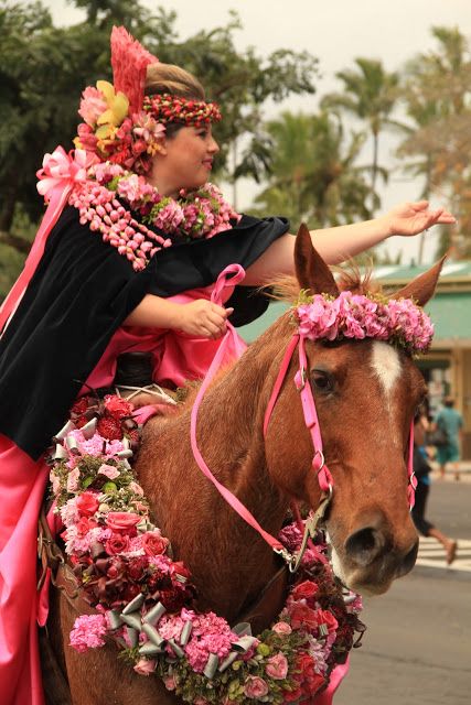 Pa'u riders with beautiful lei garlands on horse and rider. Pink represents the Island of Maui Lei Day, Hawaiian Leis, Travel Hawaii, Flower Lei, Hawaiian Lei, Hawaii Aloha, Horse And Rider, Hawaii Life, History Fashion