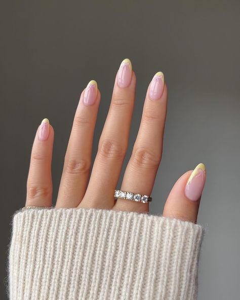 buttercream tips and put a bow on it 🎀 matching my mani w @press_reset_nails inspired by this cake i made 🍰 Using @gelcare.official Rose Bb Creme Butter Manoir Pink * discount code NAILSBYALSN —————— *aff #pastelnails #frenchtips #bow #coquette #yellownails #spring #springnails #dainty Pastel Nails, Yellow Nails, Trendy Nails, Spring Nails, Butter Cream, Nail Designs, Nails, Pink