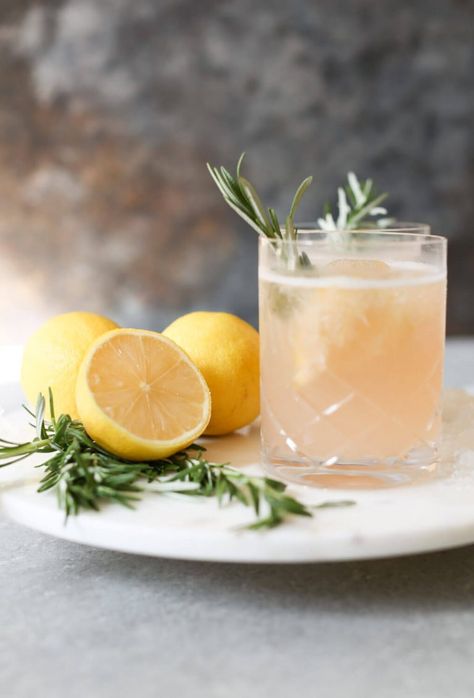 Spritzes, or as they were originally called Spritzers, are the perfect summer cocktail - cool, fruity, summery, and low alcohol Try my favorite recipes! #Cocktail #Recipe #Spritz Lemon Spritz, Spritz Drink, Dog Cocktail, Spritz Recipe, Lemon Cocktail, Bitter Lemon, Festive Cocktails, Salty Dog, Cocktail Recipes Easy