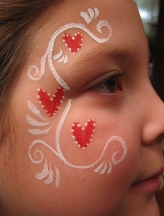 Face Painting For Girls Easy, Easiest Face Paint Designs, Super Easy Face Paint, Valentine’s Day Face Paint, Valentine Face Paint, Simple Kids Face Paint, Hearts Face Paint, Easy Kids Face Paint, Fast Face Painting Designs