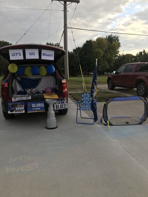 Hockey Trunk Or Treat Ideas, Trunk Or Treat Hockey Theme, Hockey Parade Float Ideas, Hockey Floats For Parade, Hockey Trunk Or Treat, Twister Theme Trunk Or Treat, Trunk Or Treat Twister Game, Hockey Nets, Candy Bowl