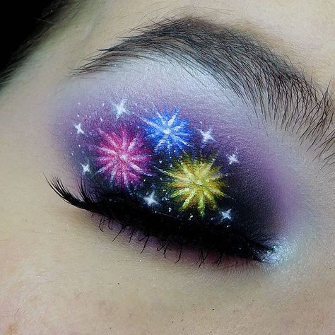 ✖️JUBILEE✖️ Aaaand the next person in my X-Men inspired series is Jubilee! I wanted to do some fireworks and star sparkly things to represent her powers, in the colours she normally wears, and the fireworks were inspired by @giuliannaa  PRODUCTS: @inglotireland No.362 Shadow as a transition shade, 77 Gel Liner in the waterline, @nyxcosmetics_uk "Flirt" as a transition shade, "Black" Micro Brow and the two purples and cobalt blue from the Ultimate Brights Palette, @urbandecaycosmetics "B... Patriotic Makeup Eye, Colourful Eyeliner, Patriotic Makeup, July Makeup, Holiday Eyeshadow, 4th Of July Makeup, Sparkle Makeup, Holiday Makeup Looks, Alternative Makeup