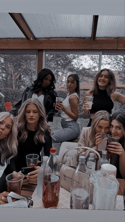 Loyal Friend Aesthetic, Successful Friend Group Aesthetic, Female Friendships Aesthetic, Rich Best Friends Aesthetic Black, Black Women Best Friends Aesthetic, Friend Aesthetic, Loyal Friends, Friends Aesthetic, All Friends