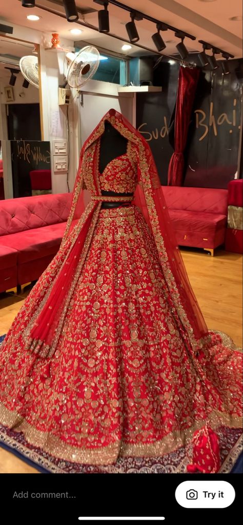 Indian Bridal Wear Red, Dress Makeover, Latest Bridal Lehenga Designs, Chic Prom Dresses, Red Bridal Dress, Bridal Lehenga Designs, Latest Bridal Lehenga, Wedding Lehenga Designs, Indian Bride Outfits