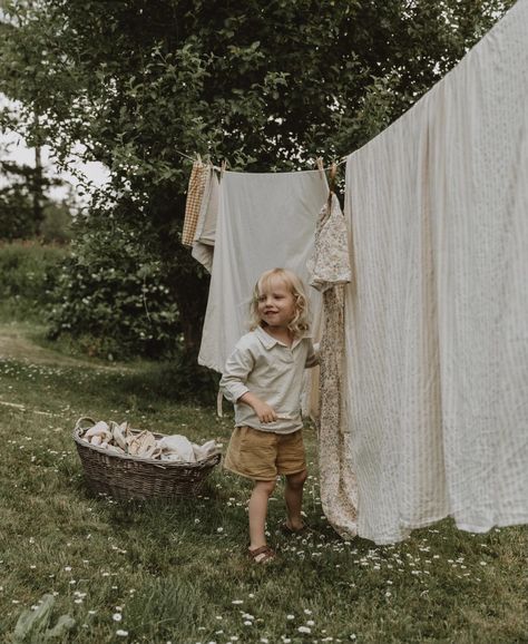 Laundry Line Photoshoot, Clothes Line Photoshoot, Clothesline Photoshoot, Cottagecore Photoshoot, Mommy And Me Photo Shoot, Photography Mini Sessions, Family Portrait Poses, Motherhood Photography, Line Photo