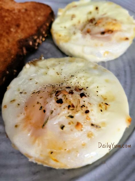 Air Fryer Recipes Eggs, Daily Yum, Airfryer Breakfast, Fried Egg Recipes, Actifry Recipes, Air Fryer Recipes Breakfast, Easy Air Fryer Recipes, Ways To Cook Eggs, Air Fryer Cooking Times