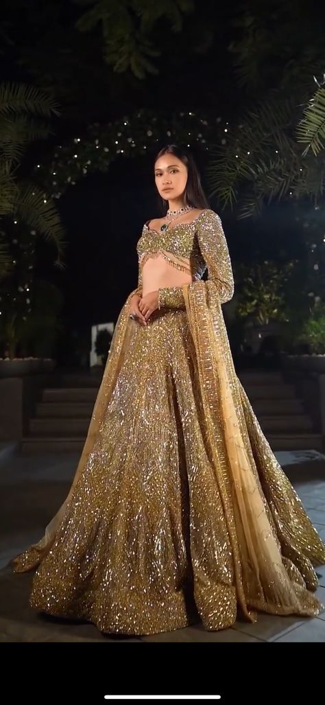 Middle Class Family, Latest Bridal Lehenga Designs, Best Indian Wedding Dresses, Wedding Fits, Indian Gown, Engagement Lehenga, Class Family, Gold Lehenga, Sangeet Outfit