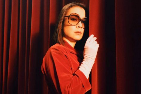 Mitski Wallpapers, Be The Cowboy, Iphone Wallpaper Music, Rock Artists, Still Love Her, Wallpaper Laptop, Japanese American, The Cowboy, Music Theater