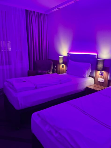 Premier Inn, Inn Hotel, Hotel Room, Dream Room, Dresden, Hotels Room, At Night, Beauty Book, Hotel