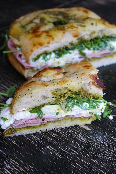 Mortadella Burrata Sandwich Mortadella Sandwich Recipes, Burrata Focaccia, Sandwich Mortadella, Foccacia Sandwich, Mortadella Recipe, Italian Sandwich Recipe, Burrata Sandwich, Mortadella Sandwich, Focaccia Sandwich