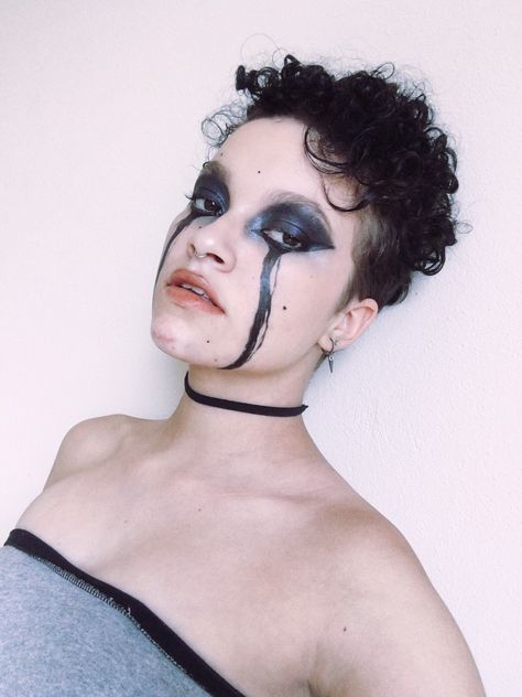 instagram: @gaagabs | #makeup #halloween #artist Black Tears Makeup, Makeup Tears, Concert Makeup, Halloween Dishes, Black Tears, Emo Makeup, Goth Makeup, Creature Concept Art, Halloween Deco