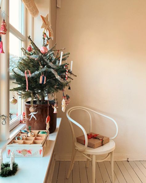 my scandinavian home: A Colourful, Vintage Inspired Danish Home At Christmas Danish Home, Homemade Advent Calendars, Danish Christmas, Small Christmas Tree, Christmas Inspo, Small Christmas Trees, Black Christmas, Noel Christmas, Christmas Minis