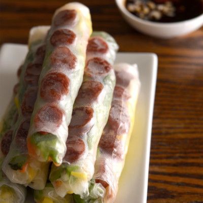 Vietnamese Spring Rolls Recipe, Vietnamese Spring Rolls, Chicken Spring Rolls, Chinese Sausage, Spring Roll Recipe, Viet Food, Spring Roll, Vietnamese Cuisine, Vietnamese Recipes