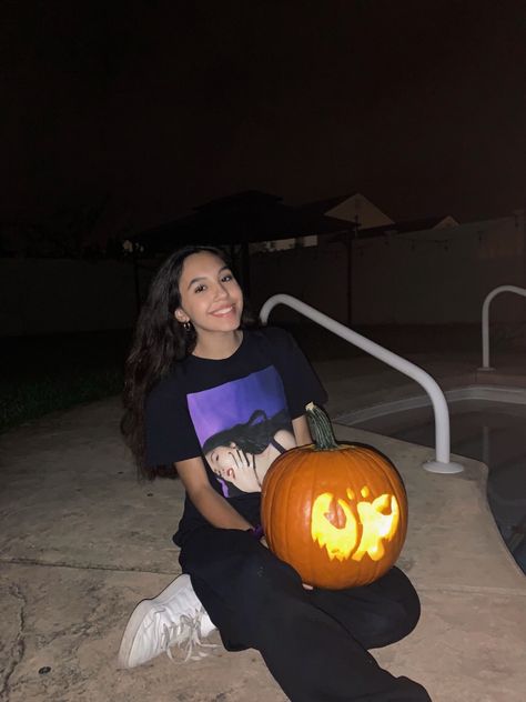 olivia rodrigo pumpkin carving ideas guts vampire halloween livies Pumpkin Painting Ideas Olivia Rodrigo, Olivia Rodrigo Pumpkin Carving Ideas, Heartstopper Pumpkin Carving, Pumpkin Carving Ideas Olivia Rodrigo, Olivia Rodrigo Pumpkin Painting, Olivia Rodrigo Fall Aesthetic, Tall Pumpkin Carving Ideas Easy, Olivia Rodrigo Autumn, Olivia Rodrigo Pumpkin Carving