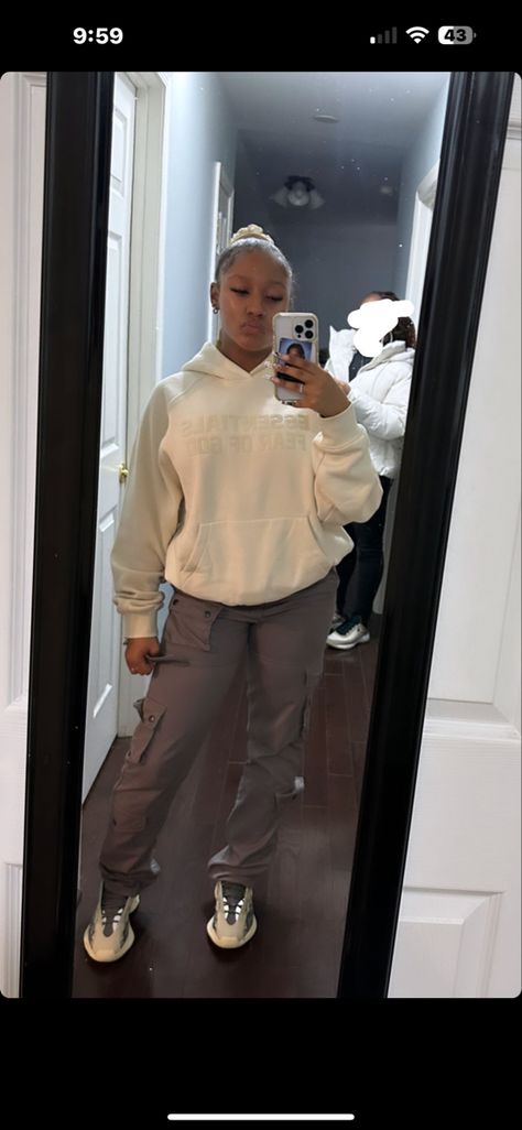 Dunk Fits Black Women, Jeans And Hoodie Outfit Black Women, White Hoodie Outfit Black Women, Yeezy Fade Salt Outfits, Cute And Simple Winter Outfits, Cute Hoodie Outfit Black Women, Hoodie And Jeans Outfit Black Women, Hoodie Fits Black Women, Fade Salt Yeezy Outfit