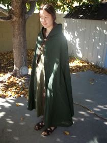 Making Rivendell in the Desert: More Elven Cloaks: Tips and Tutorial How to Sew a Lord of the Rings Half Circle Cloak. Lord Of The Rings Cloak Pattern, Elf Cape Pattern, Ren Fair Cloak, Elven Cloak Pattern, Hobbit Cloak Diy, Lotr Cloak Pattern, Hobbit Cloak Pattern, Ren Faire Cloak, Lotr Cloak