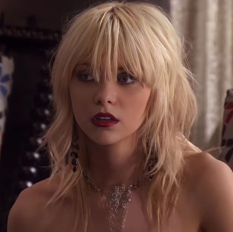 Female Mullet, Rockstar Hairstyles, Mullet Hair, Jenny Humphrey, Photo Simple, Girl Haircut, Useful Information, Cut My Hair, Grunge Hair