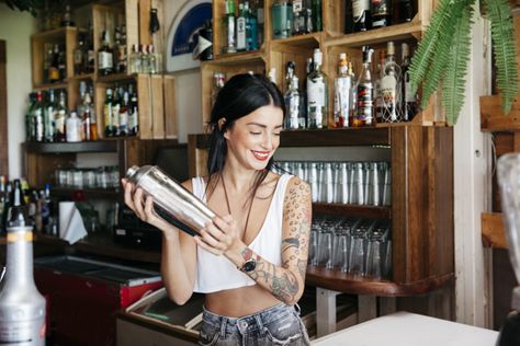 Bartender making cocktail Free Photo Woman Bartender Aesthetic, Bartender Picture Ideas, Bartender Photoshoot Women, Bartender Photoshoot Ideas, Female Bartender Outfit, Bartending Photoshoot, Female Bartender Aesthetic, Bartender Aesthetic Girl, Bartender Outfit Female