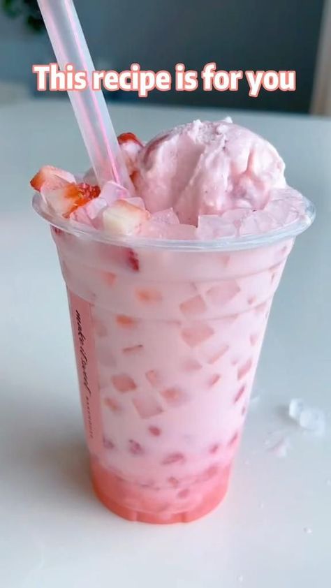 Cornstarch Boba, Make Boba At Home, Making Boba, Boba At Home, Boba Recipe, Bubble Tea Recipe, Boba Pearls, Delicious Drink Recipes, Strawberry Syrup