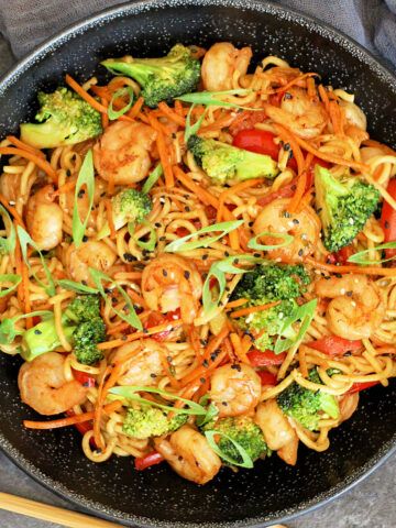 800 Calorie Meal, Prawn Noodle Recipes, 800 Calorie Meals, Prawn Stir Fry, 800 Calorie Diet, Fast Food Diet, Prawn Dishes, Ginger Biscuits, Prawn Recipes