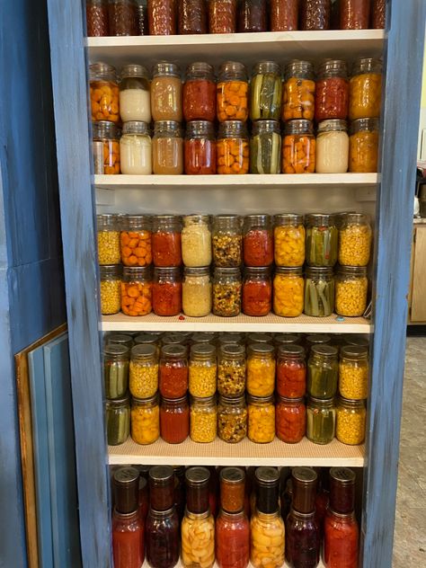 Pantry Designs, Can Jam, Canned Foods, Canned Food Storage, Homestead Gardens, Vegetable Storage, Farm Stand, Food Display, Pantry Design