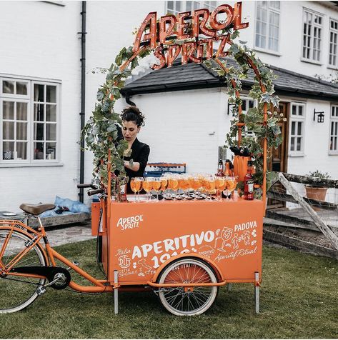 Wedding Aperol Spritz Bar, Aperol Spritz Station Wedding, Italian Aesthetic Wedding, Aperol Wedding, Aperol Spritz Wedding, Spritz Bar, Hens Party Themes, Engagement Party Planning, Backyard Wedding Decorations