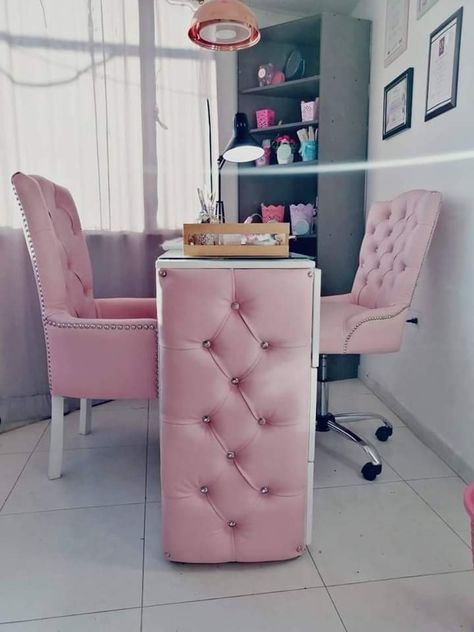 Pink Nail Salon, Nail Salon Chairs, Minimalist Kitchen Essentials, Artist Chair, Nail Salon Interior Design, Nail Salon Interior, Home Beauty Salon, Nail Salon And Spa, Nail Salon Decor