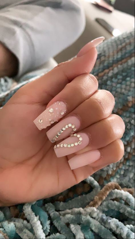 Pink Nails With Rhinestones Heart, Simple Pink Nails With Rhinestones, Pink Nails W Gems, Heart Rhinestone Nails, Rhine Stone Nails, Simple Rhinestone Nails, Gangsta Couple, Dance Nails, Nails Inspiration Pink